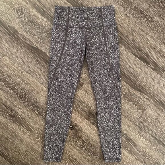 Athleta salutation pebble beach tight - Picture 1 of 6